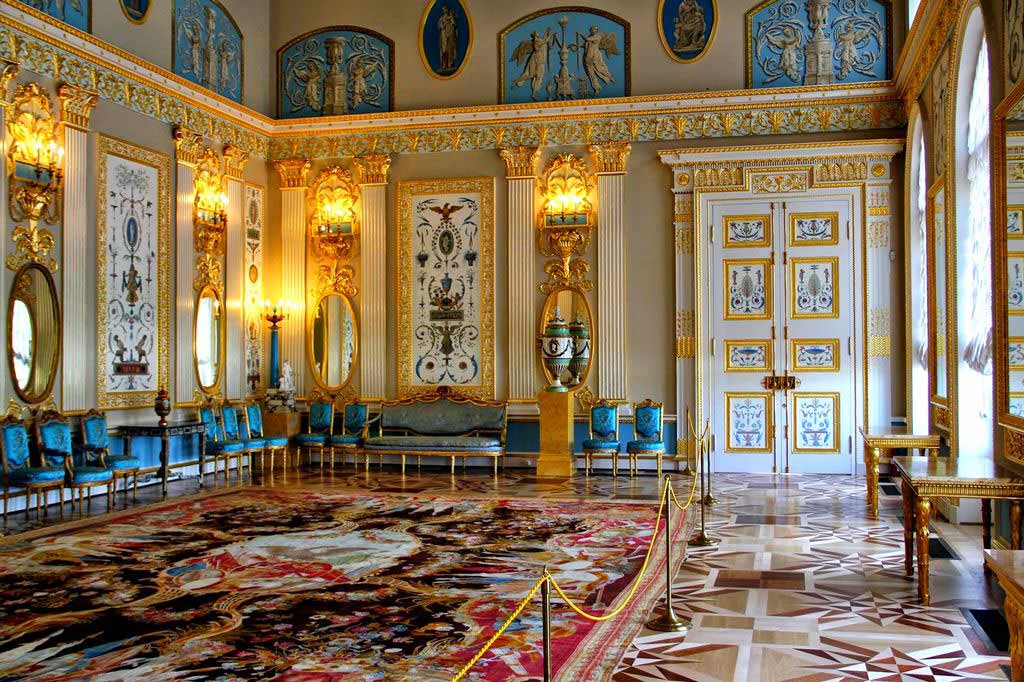 Екатерининский дворец в Санкт-Петербурге, один из ярчайших представителей дизайна царской России
