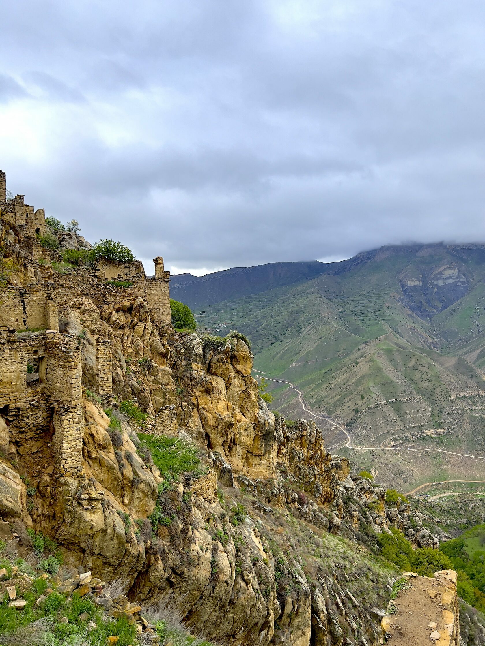 Дагестан самые красивые фото. Самые красивые места в Дагестане. Живописные места Дагестана. Дагестан экскурсии. Тур по Дагестану.