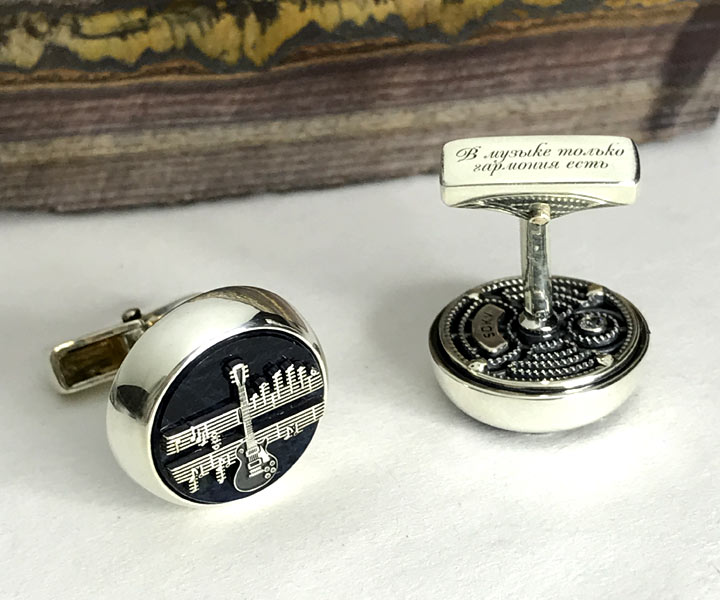запонки из золота с гравировкой