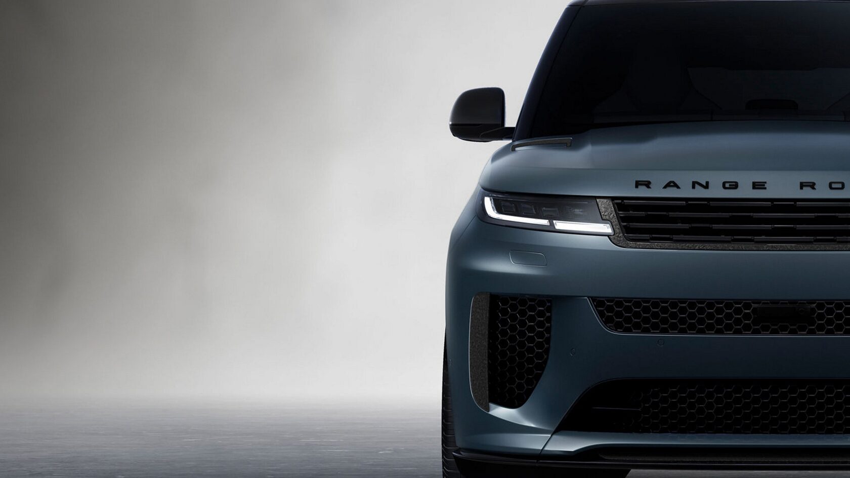 Припаркованный Range Rover