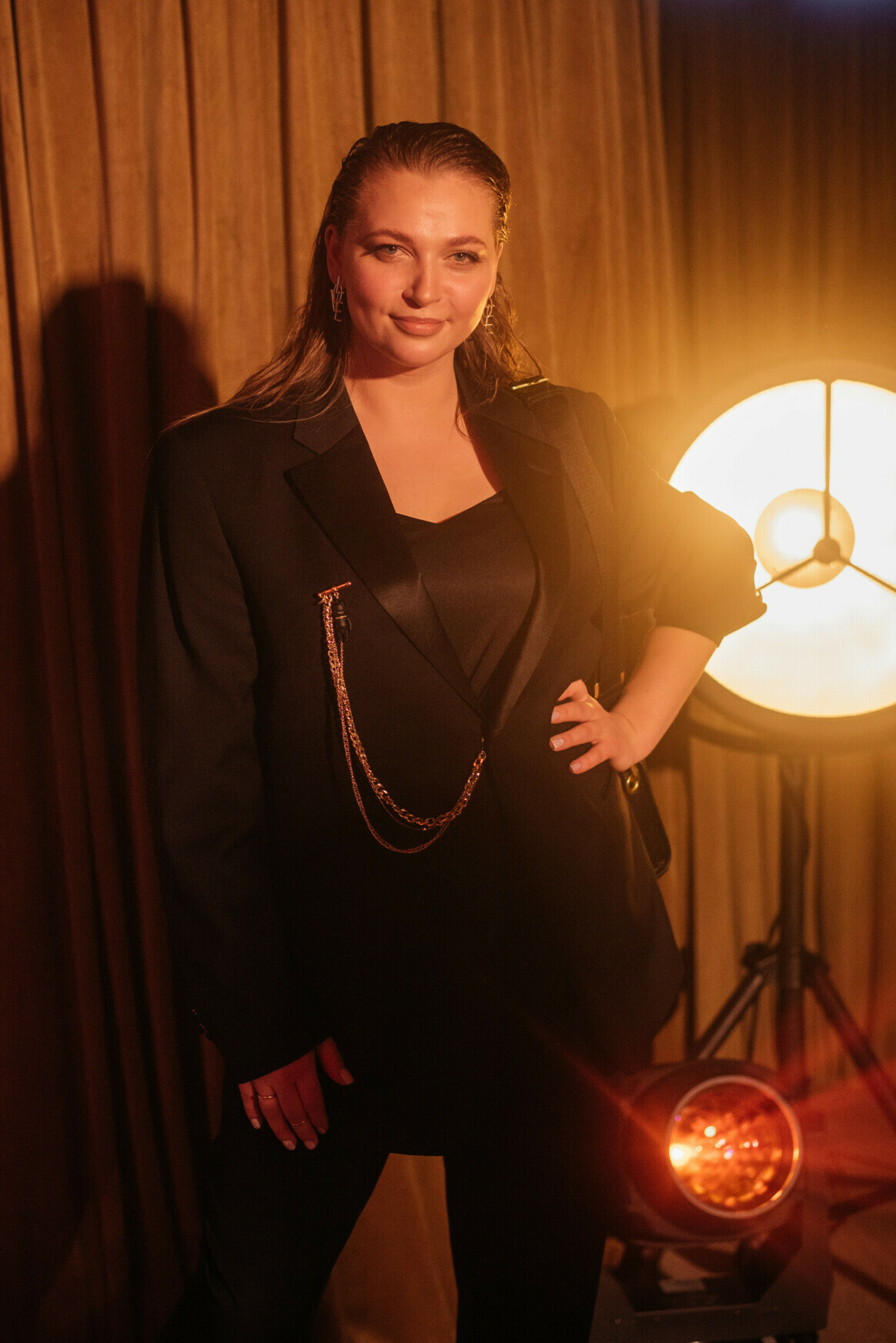 красивая современная грамотная ведущая на корпоратив