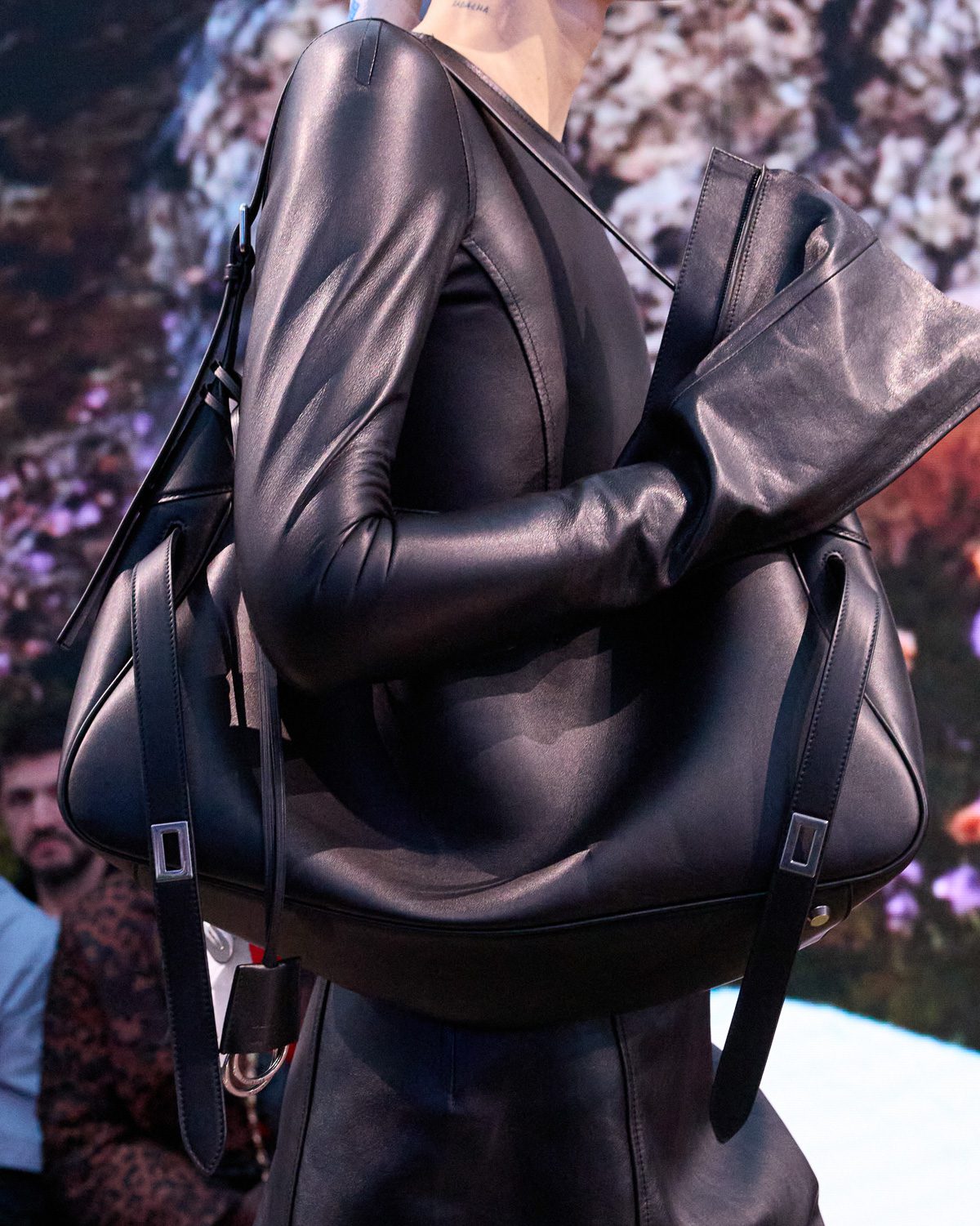 Сумки для подиума Balenciaga Fall 2024 28