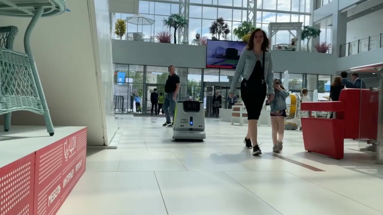 Роботы-уборщики выходят на смену в торговых центрах Москвы
