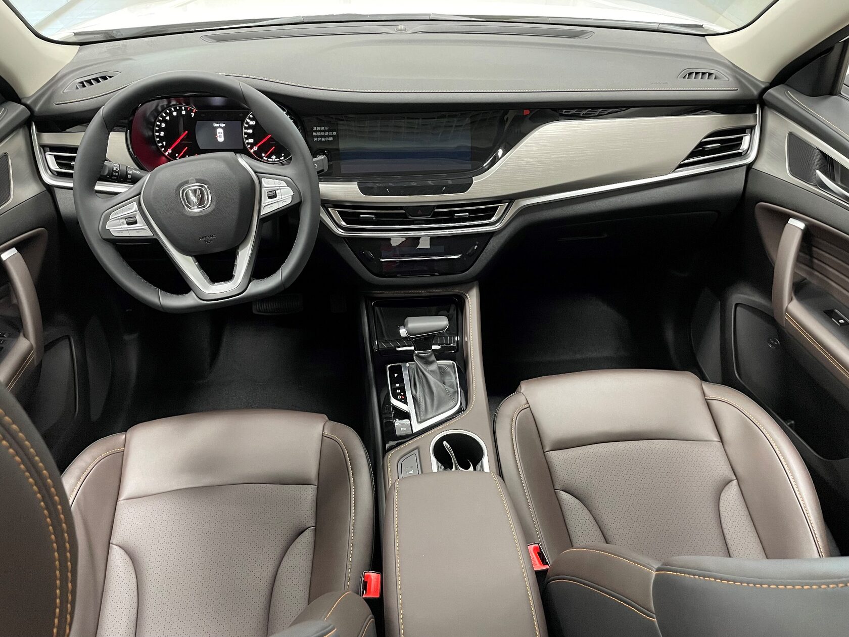 Чанган новый. Changan cs35 Plus New интерьер. Changan cs35 Plus серебристый пепел.