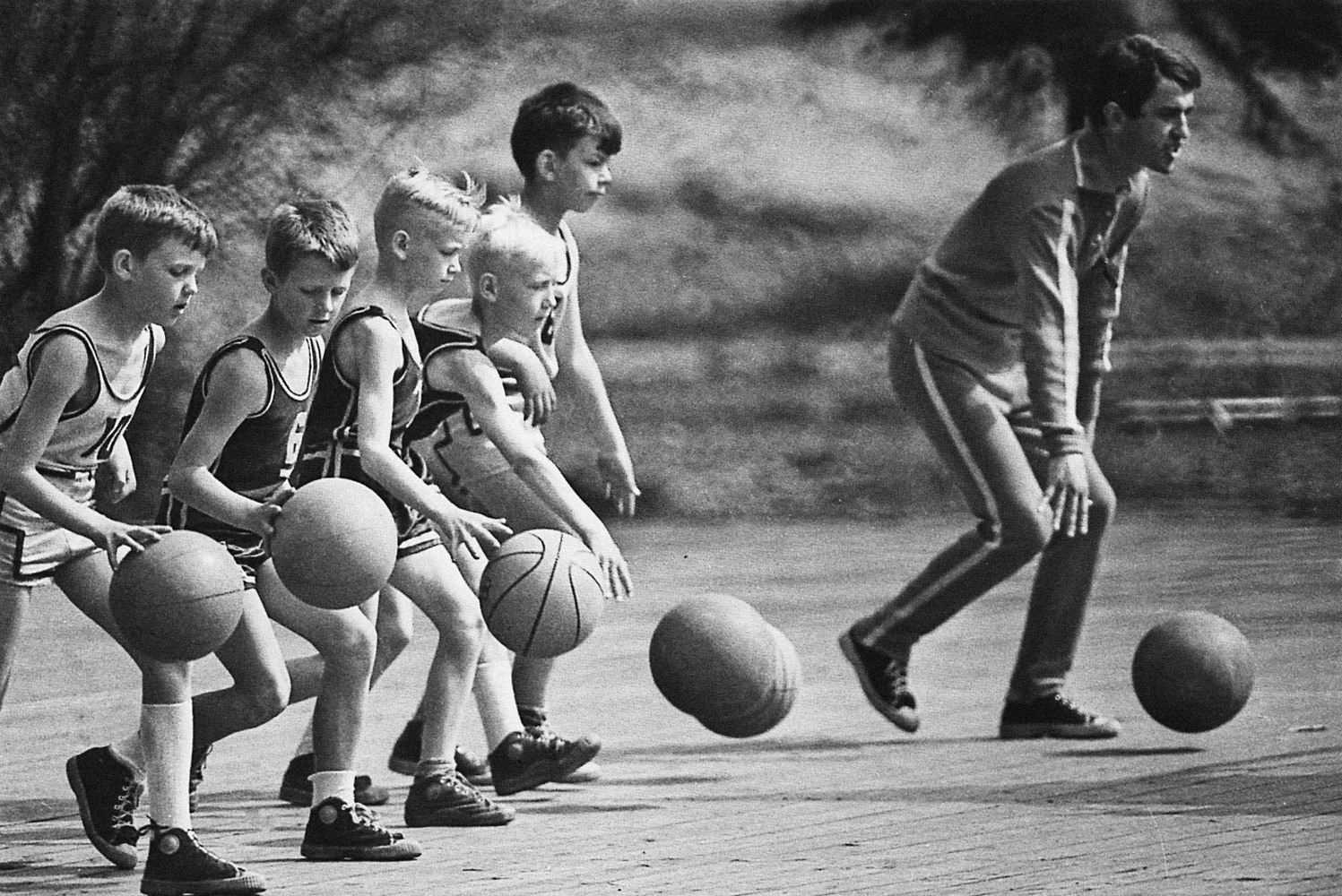 Баскетболисты 1972. Юные баскетболисты. Старый спорт.