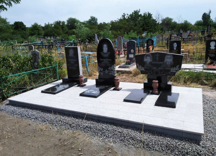 Мармурові пам'ятники