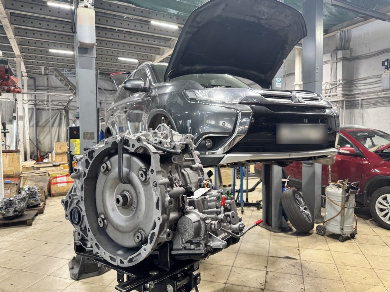 Вариатор JF016E, снятый с Mitsubishi Outlander, в цеху ТРПЛАНТ