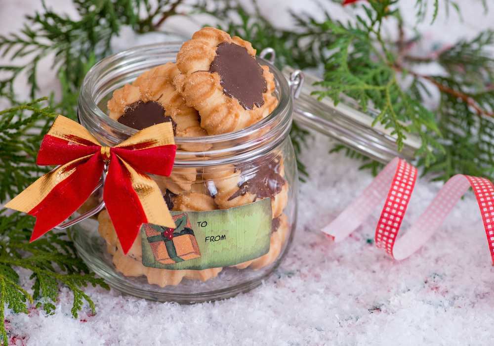 Новогоднее печенье своими руками в подарок: 5 рецептов на любой вкус