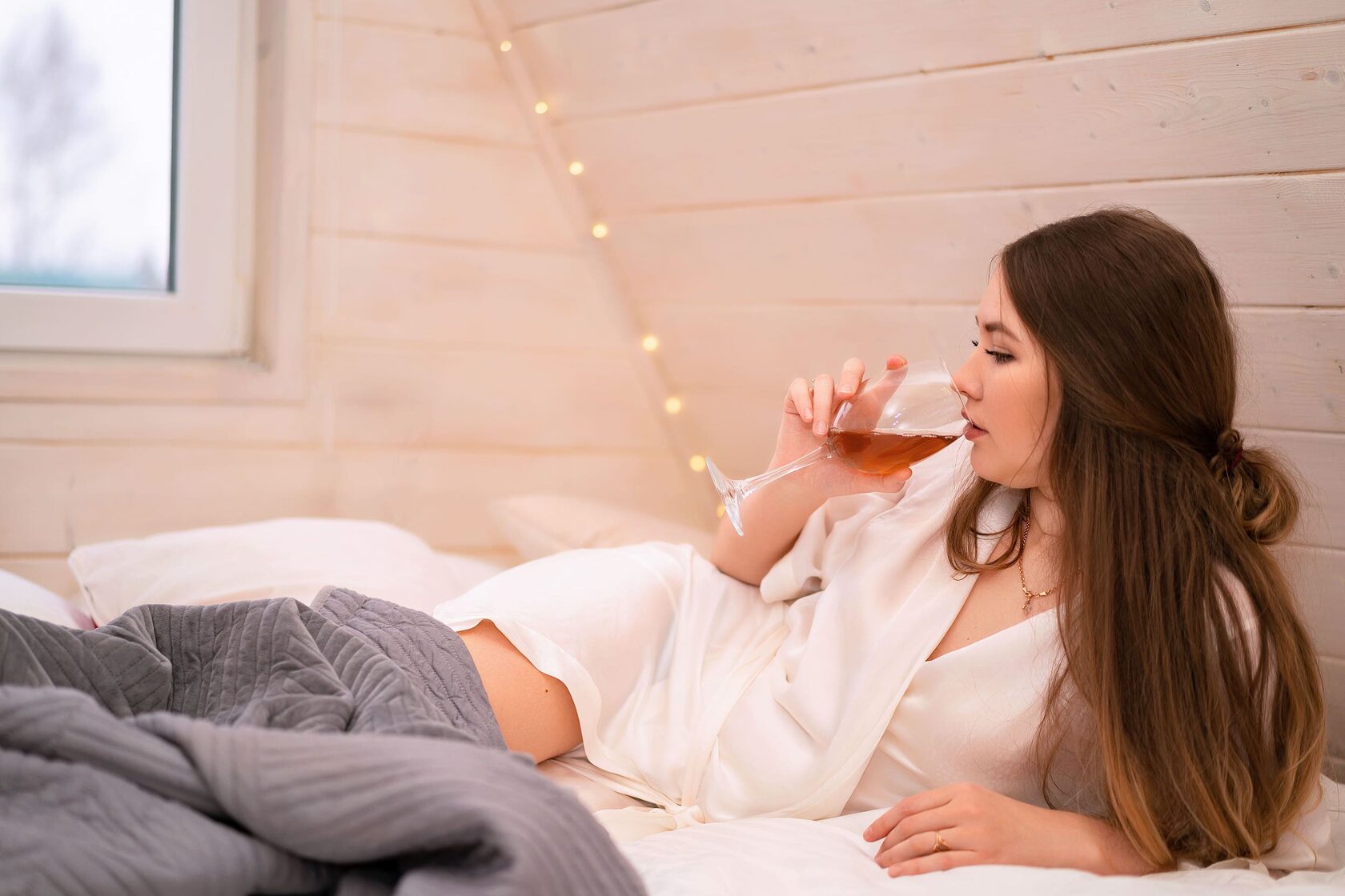 Фотосессия в треугольном домике aframe в Подмосковье