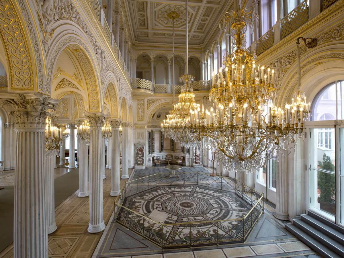 Virtual Visit to the Pavilion Hall of the Hermitage Museum