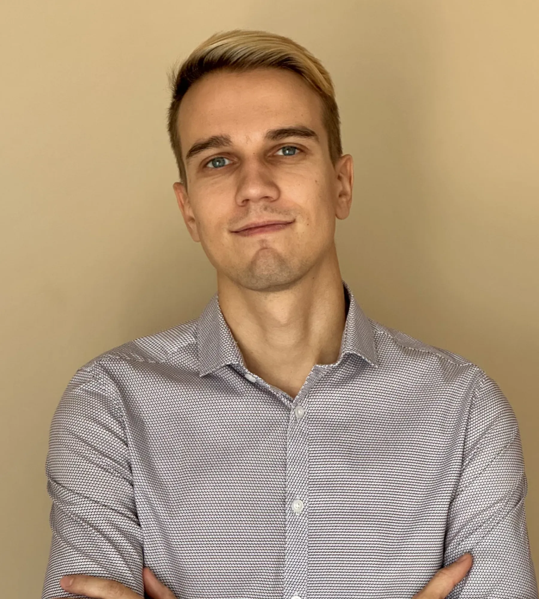 Александр Кулаков — преподаватель курса