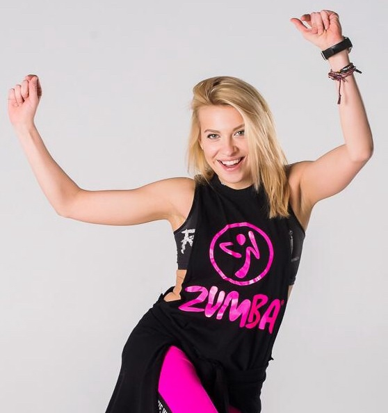 Ведущая Zumba живи