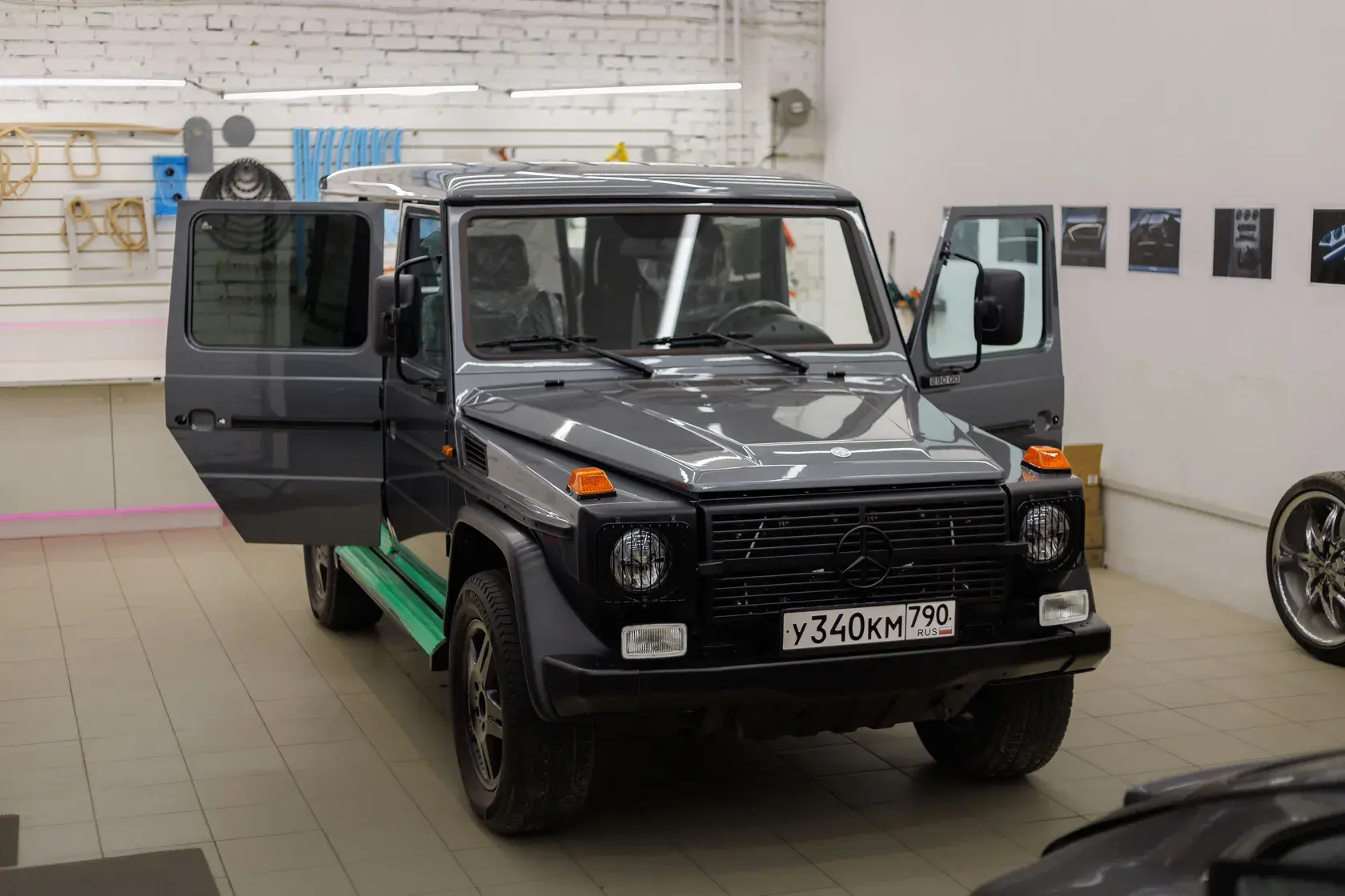Mercedes G280 Professional с открытыми дверями