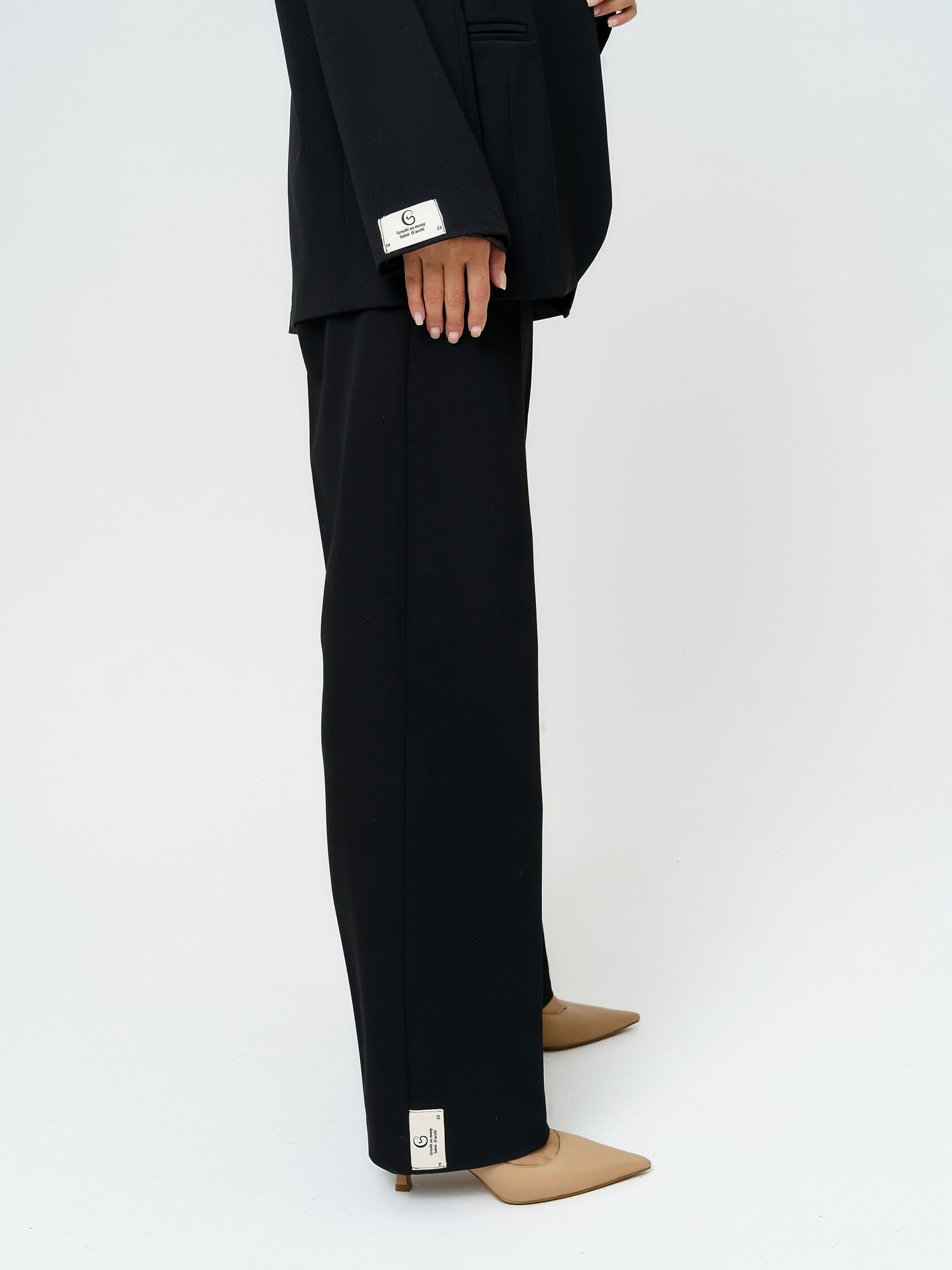 брюки черные дизайнерские зауженные с высокой талией 