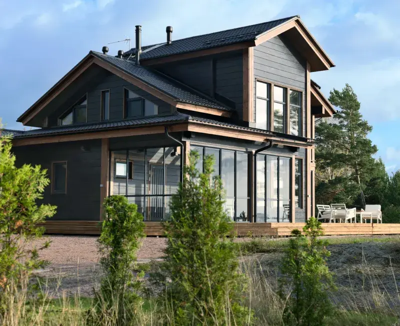 Фасад дома, окрашенный Tikkurila Pika‑Teho 