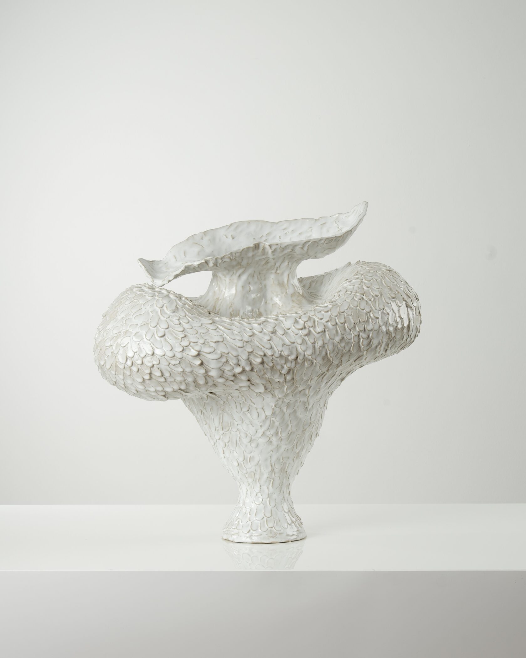 Скульптурная керамическая ваза ручной работы в форме птицы