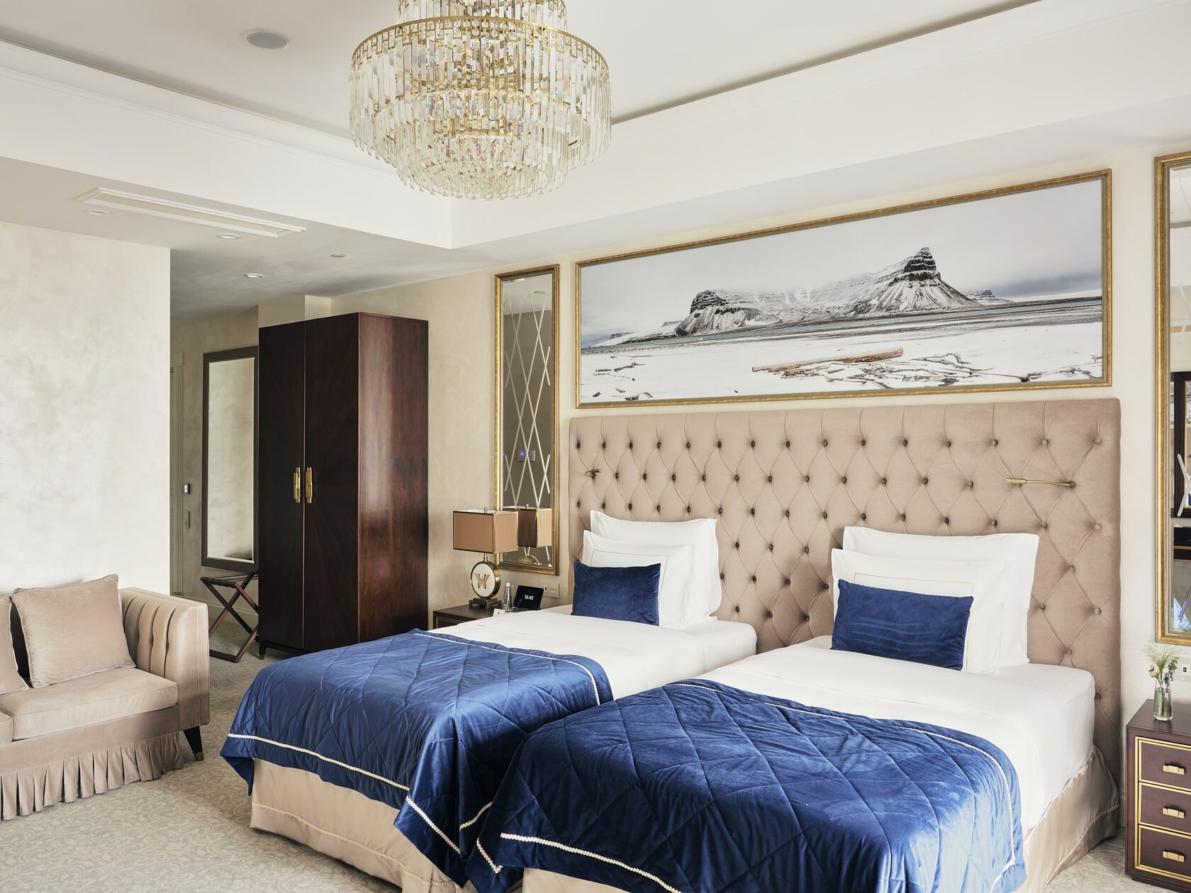 отель дольче вита санкт-петербург канал грибоедова. у семи мостов отель санкт-петербург. подушки для гостиниц. петербург семейные отели. петербург семейные отели.