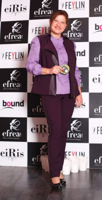 Дамска риза в модерен лилав цвят в комбинация с елек и панталон от Ефреа