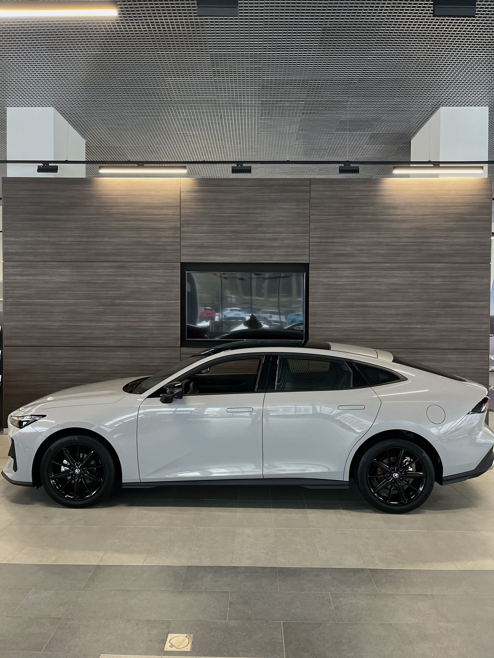UNI-V White