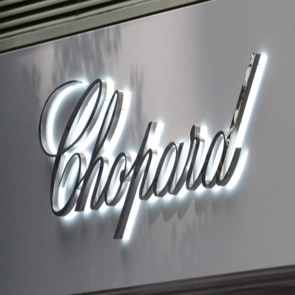 Производство и установка серебряных букв