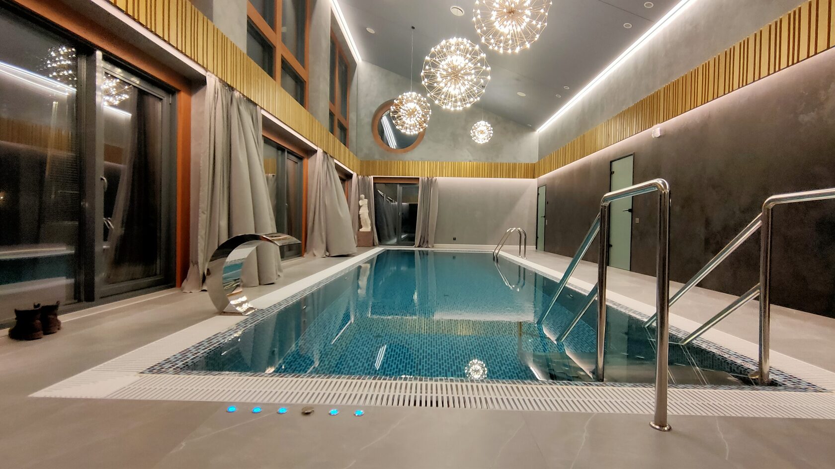 Вход в модульный спа-центр