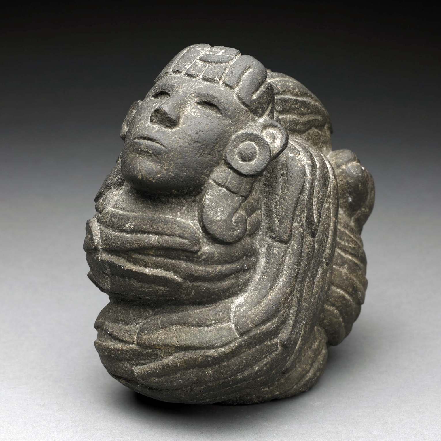 Пернатый змей с головой человека. Ацтеки, 1325-1521 гг. н.э. Коллекция Birmingham Museum of Art.