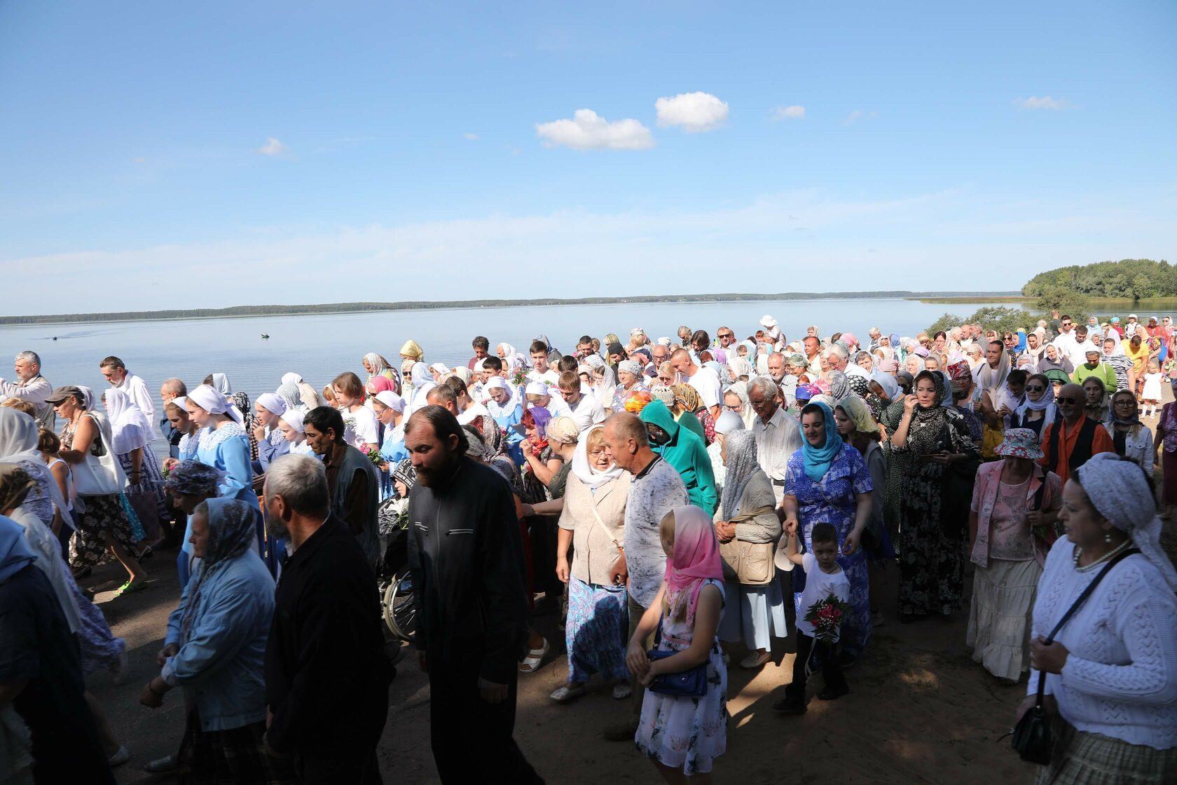 Богородицкий Житенный женский монастырь. Богородицкий Житенный женский монастырь вид через реку. Богородицкий Житенный женский монастырь г Осташков. Богородице Житенный женский монастырь дети.