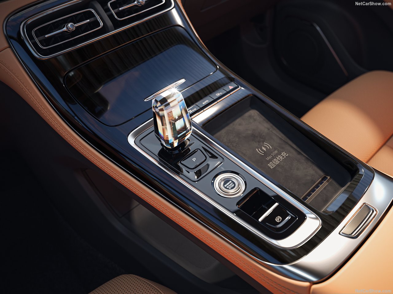 Обзор Geely Atlas 2025