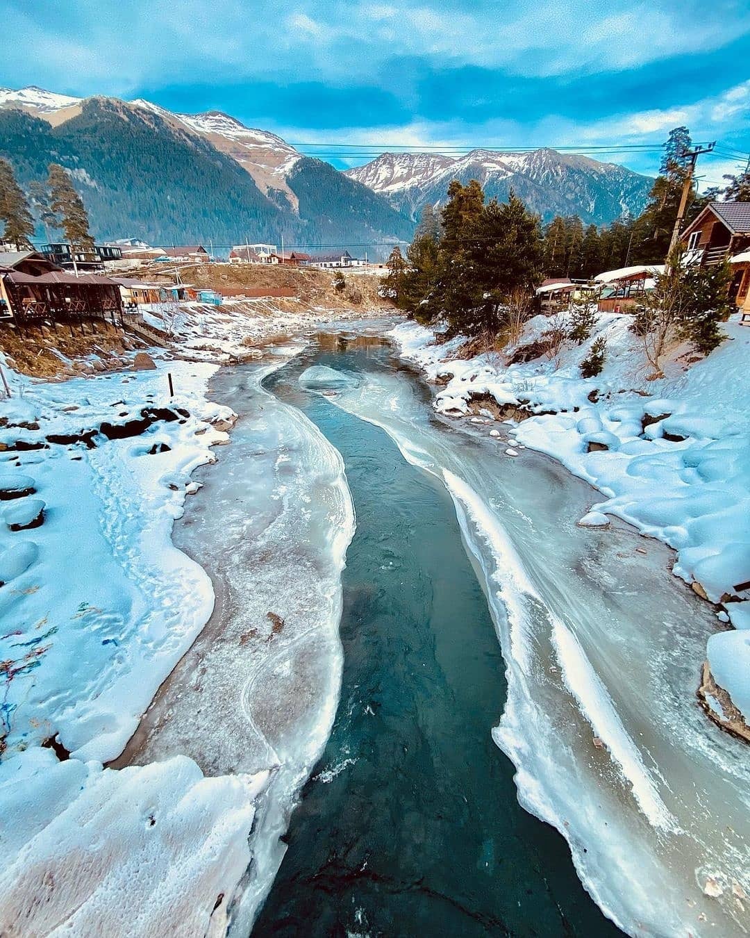 Горная река зимой