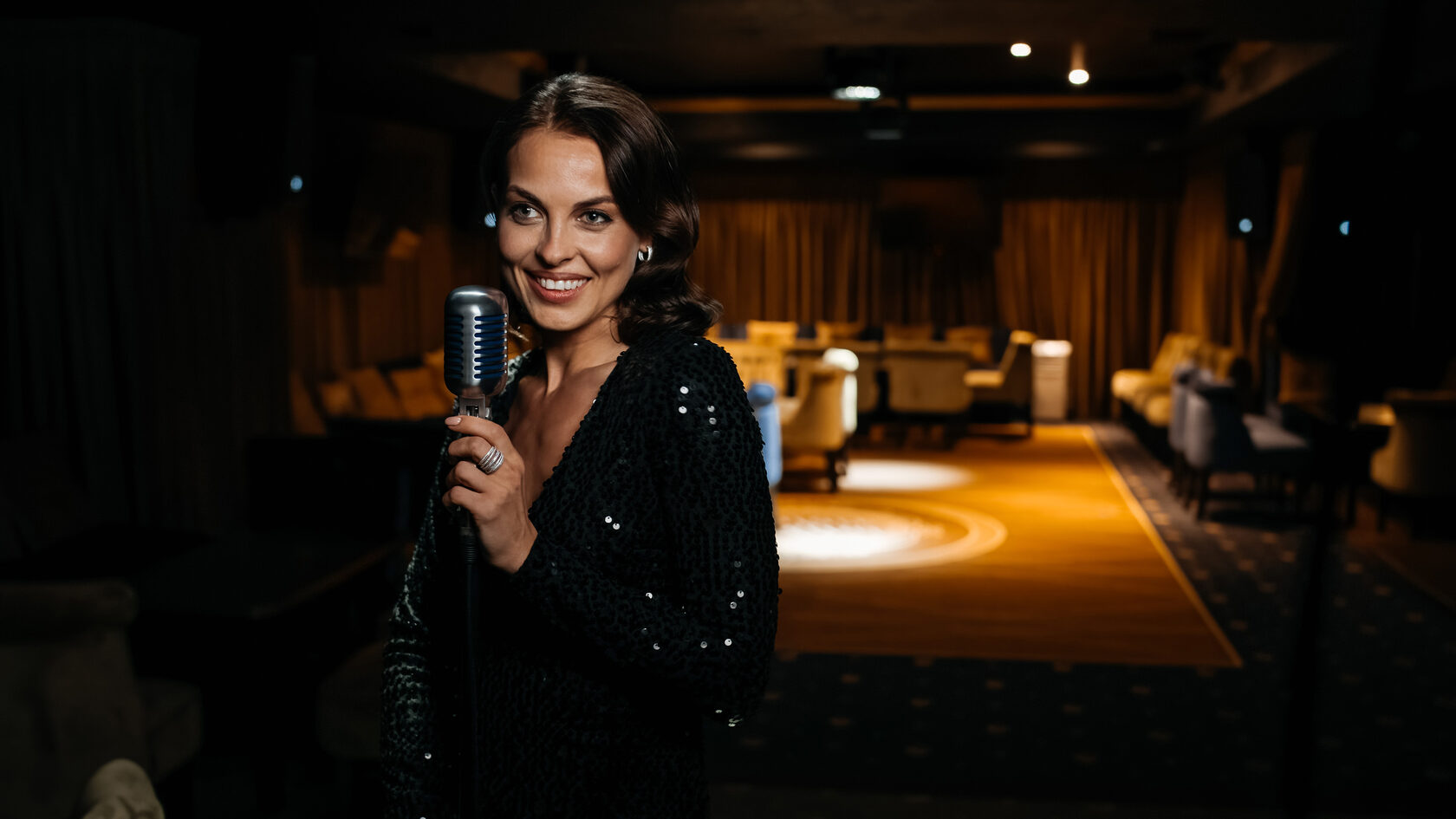 Клуб Джексон — живой звук и световое шоу