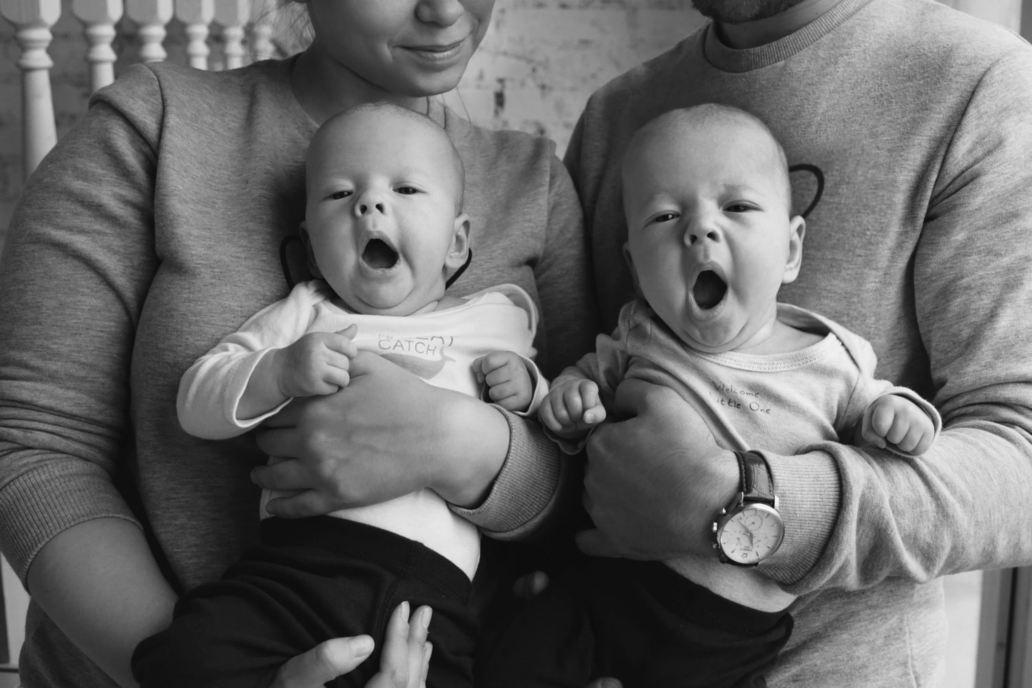 Семья с детьми близнецами