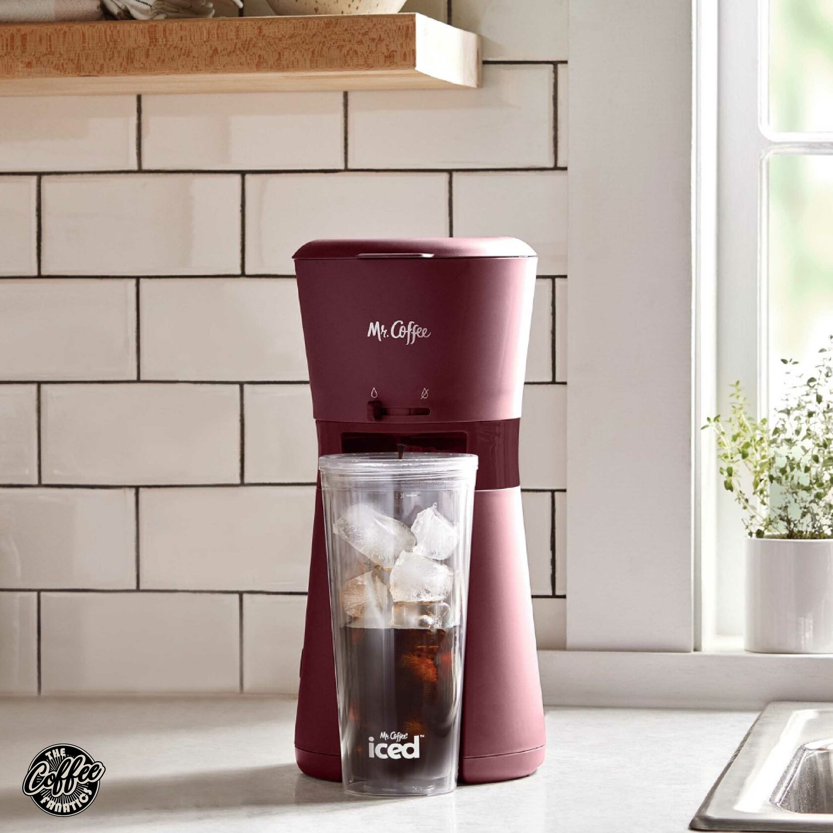 Cold brew vs. iced coffee. Iced coffee recipes. Brewing method