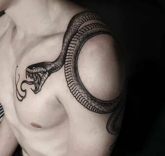 Тату змеи на плече мужские (79 фото)