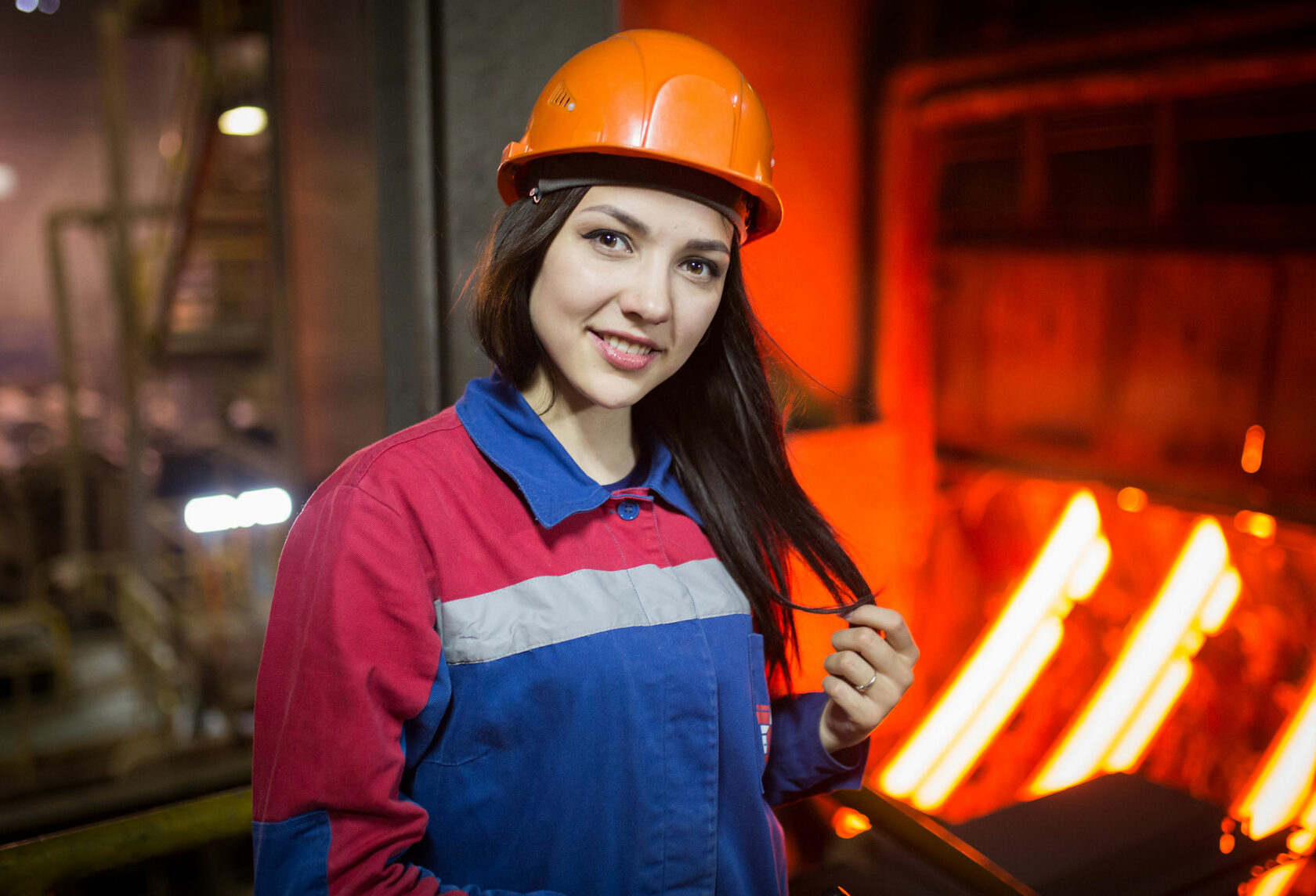 Женщина на производстве. Контролер ОТК. Женщины на металлургическом заводе. Девушка рабочий.