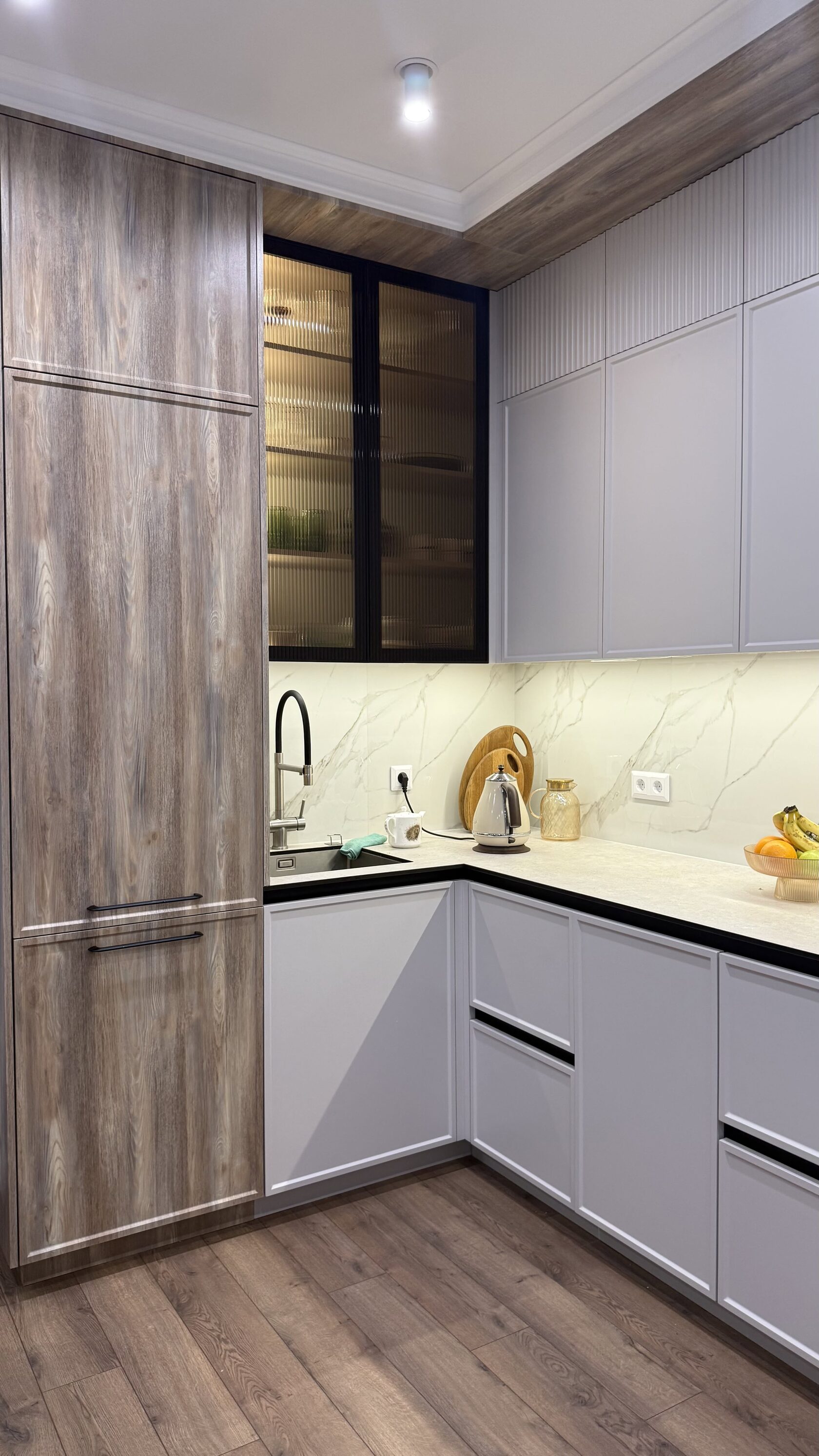 Кухня на заказ Краснодар — фурнитура Blum, выдвижные ящики, ДюкМебель