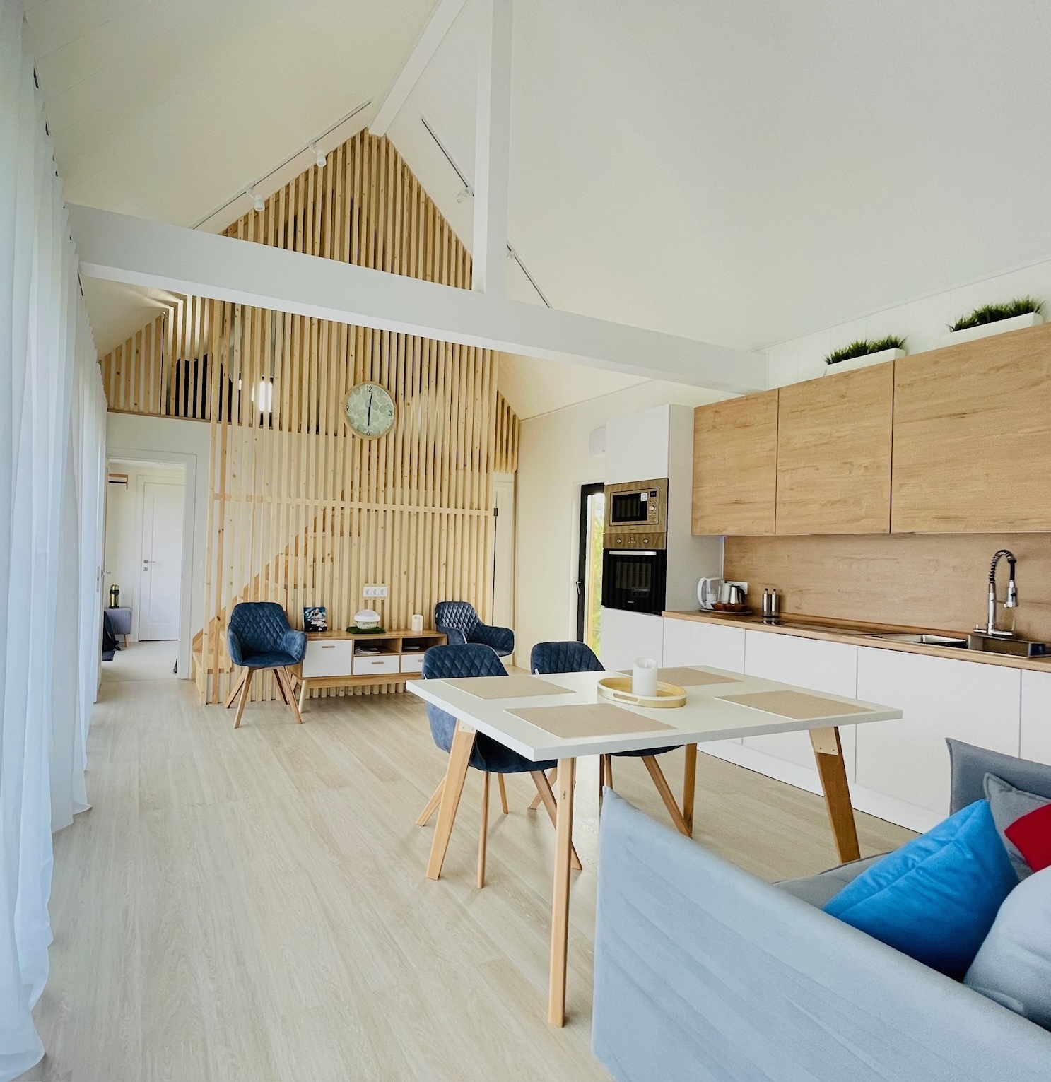 Гостиная со вторым светом