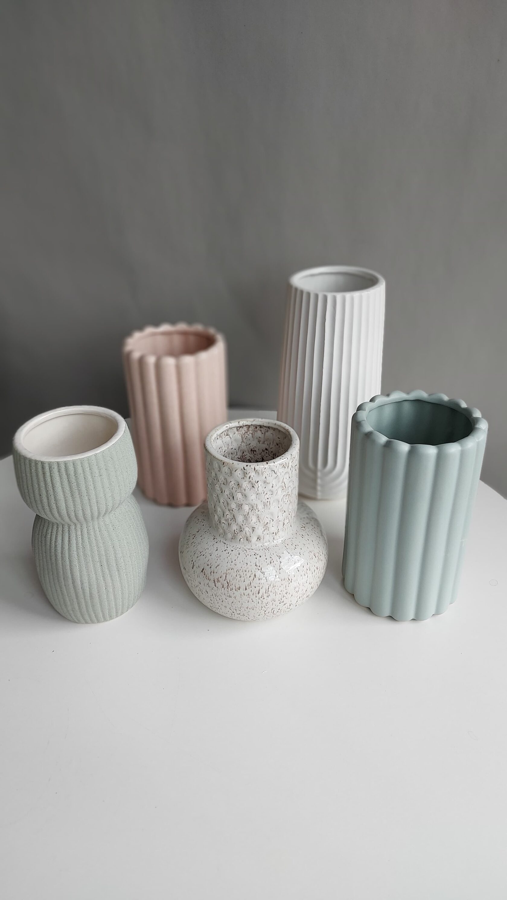 Подарок к букету - красивая ваза, конфеты или арома свечи