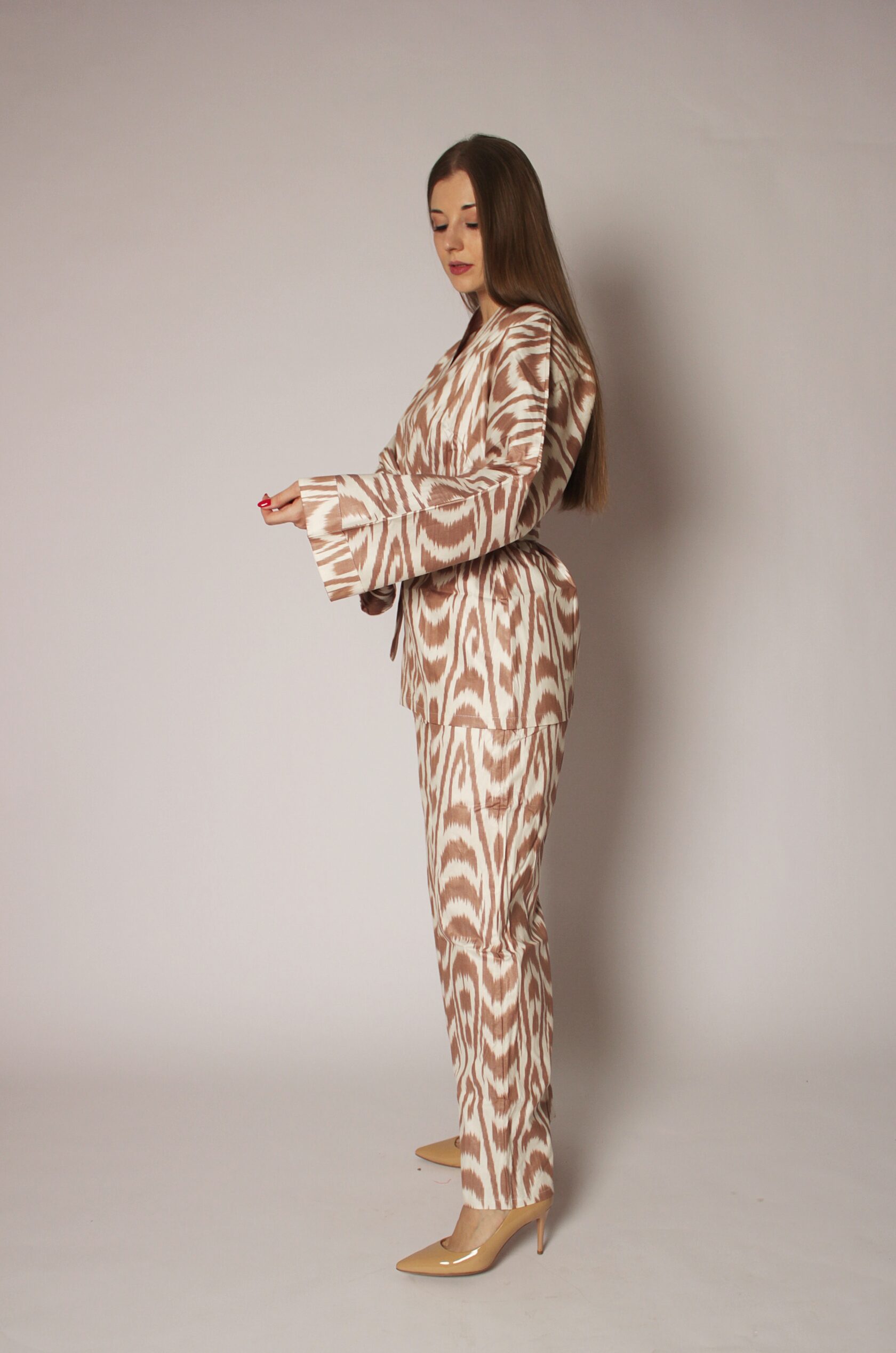 Халат, кимоно, костюм женский. Купить в магазине navigatore. На сайте, озон (ozon), маркете. В москве, спб, по всей россии. Красивый, модный, пляжный, удобный, домашний (home), турецкий, узбесккий, премиум, натуральный, восточный, бежевый.