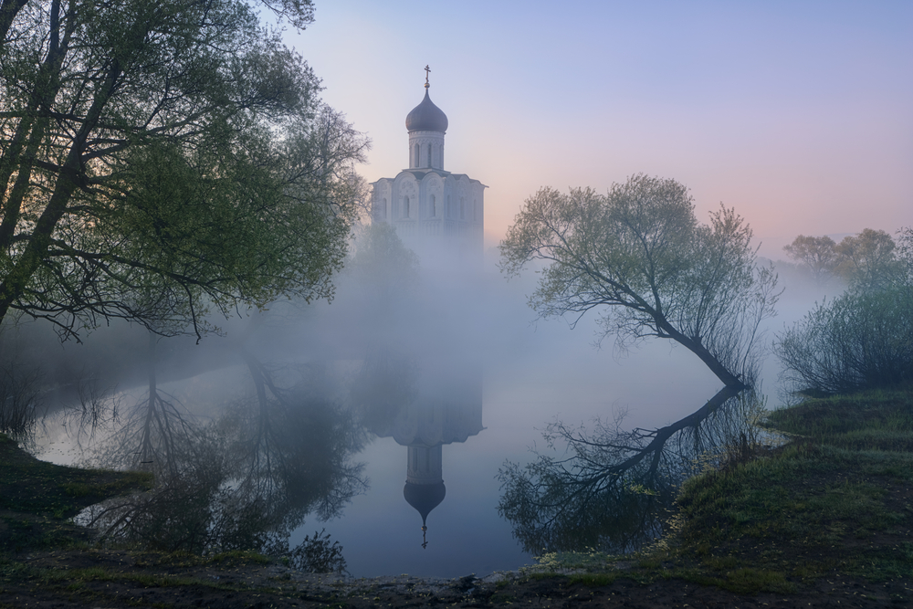 Храм Покрова на Нерли туман