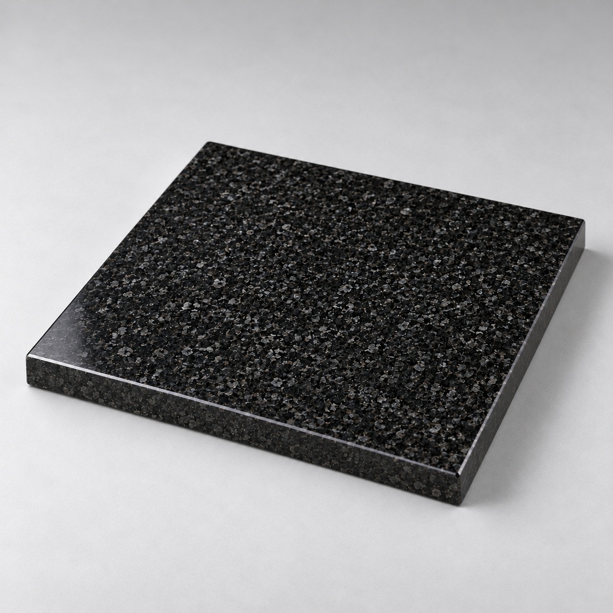 Полированная плита из чёрного гранита габбро 15×15×2 см