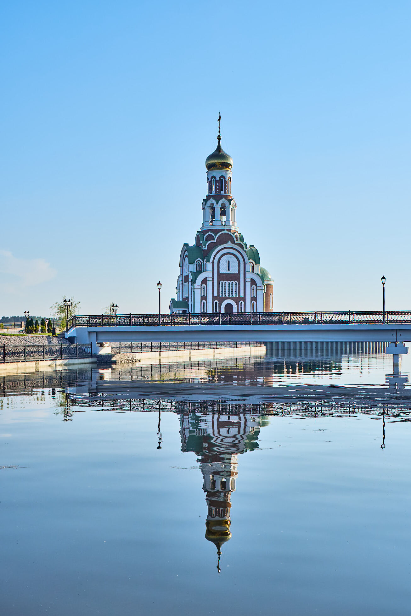 Храм Всех Святых на берегу Волги