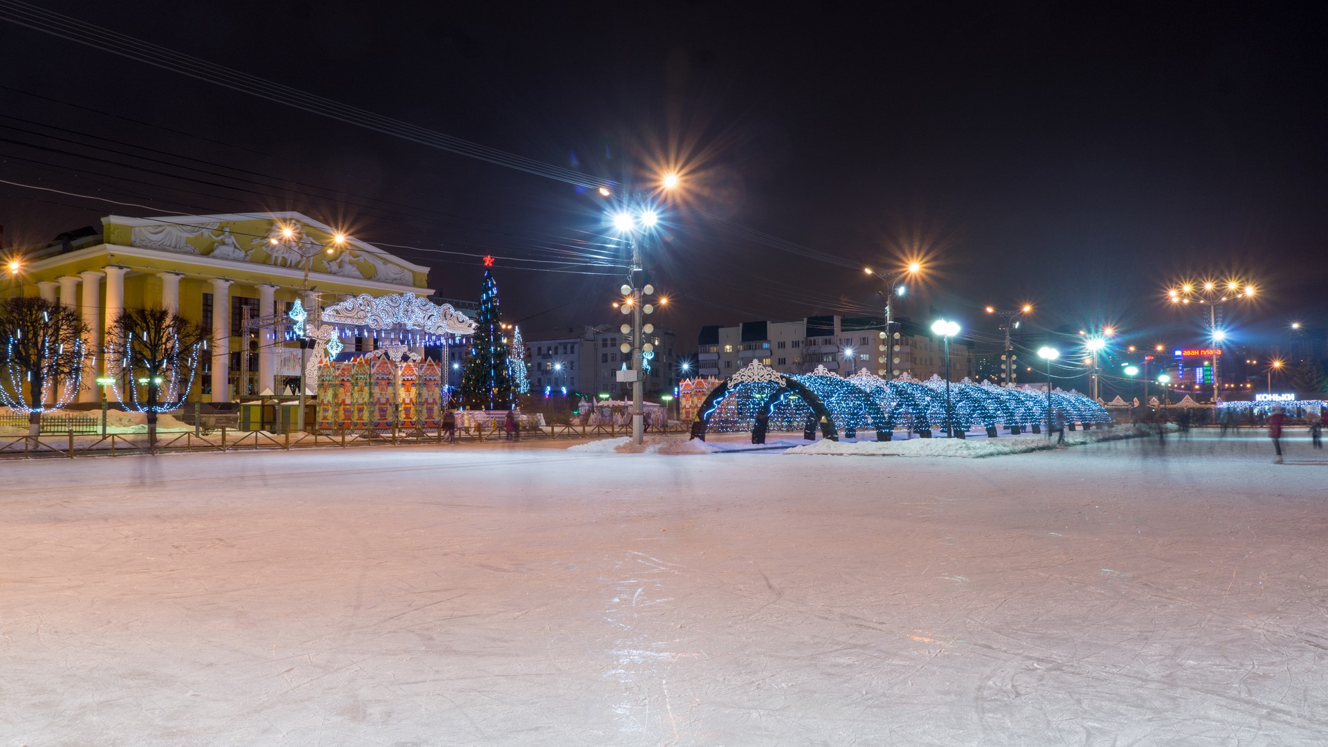 Чебоксары зимой. Каток на заливе Чебоксары. Площадь города Чебоксары. Залив Чебоксары 2021 зима.