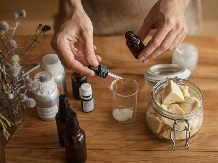 фото нанесения макияжа на лицо девушки 