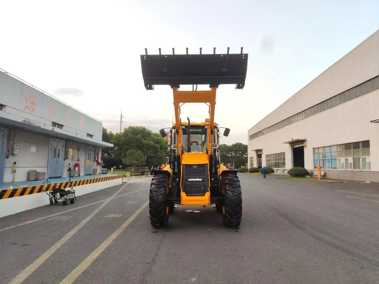 Экскаватор-погрузчик LONKING CDM 84C