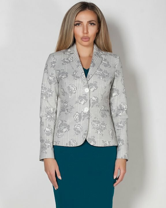 Дамско сако в неутрален сив цвят с флорални мотиви, подходящо за връхна дреха за пролетта