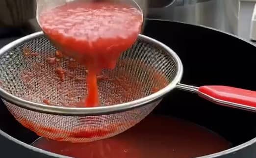 Приготовление томатного сока на зиму: шаг 3