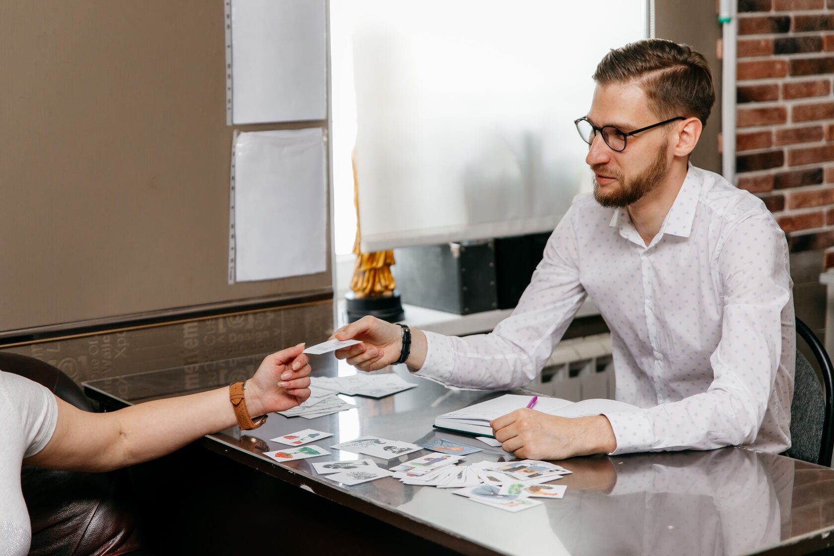 Помощь родственникам: как помочь алкоголику, наркозависимому избавиться ...