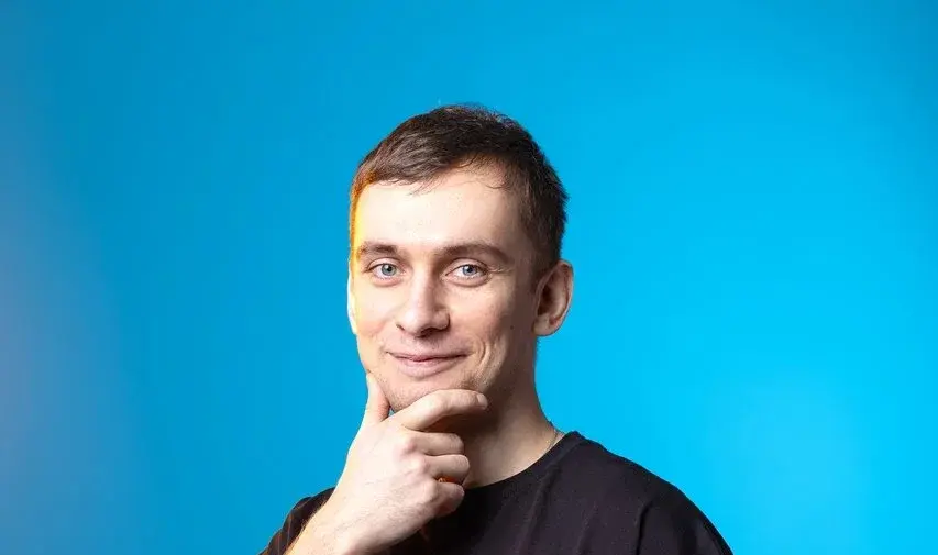 Специалист digital-агентства FROGZ — иллюстрация к статье
