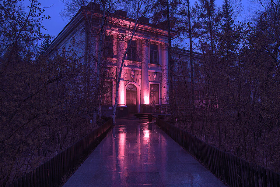 Ночь. Фасад музея