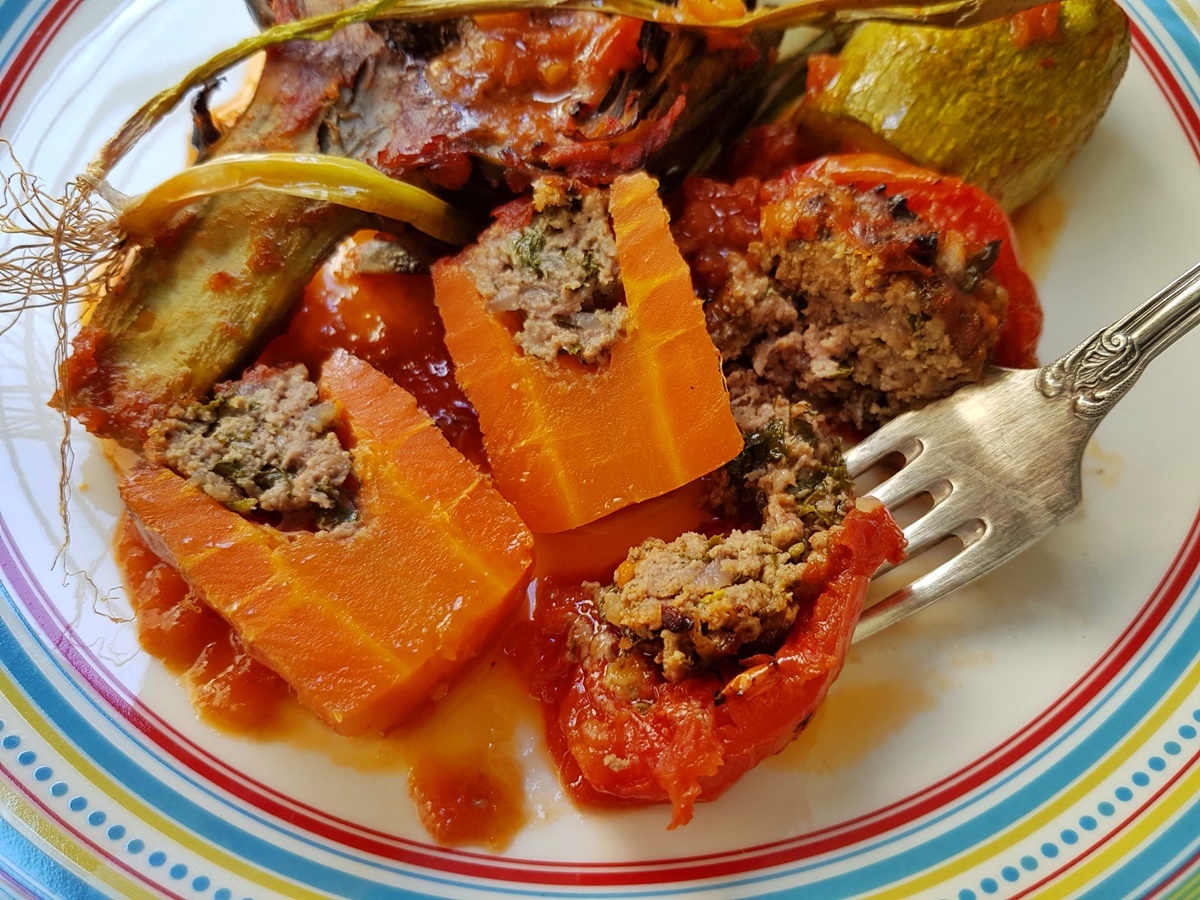 Овощи с мясом в томатном соусе (в духовке). Полезное питание. Простой пошаговый рецепт с фото.